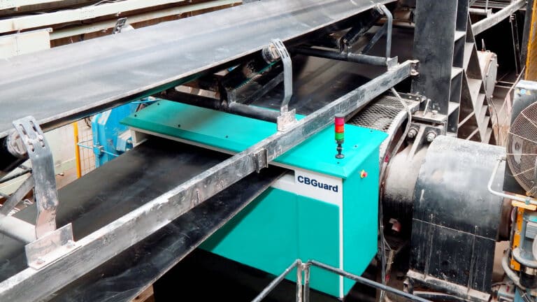 Maintenance-free monitoring of conveyor belts